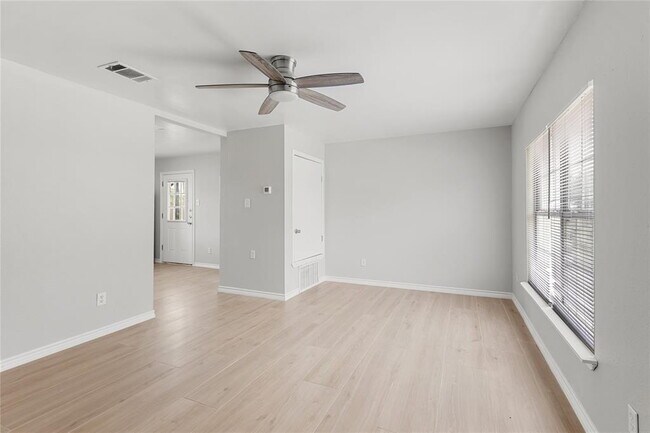 Building Photo - 108 Gm Ln