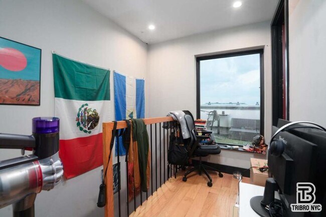 Building Photo - 3 bedroom in BROOKLYN NY 11233