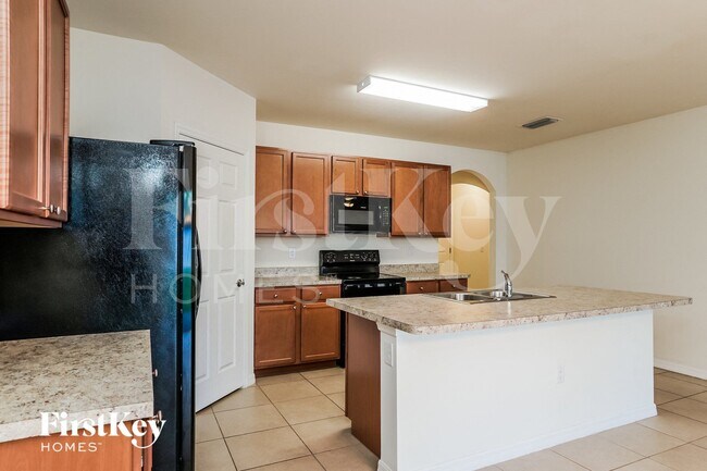 Building Photo - 237 SE 3rd St