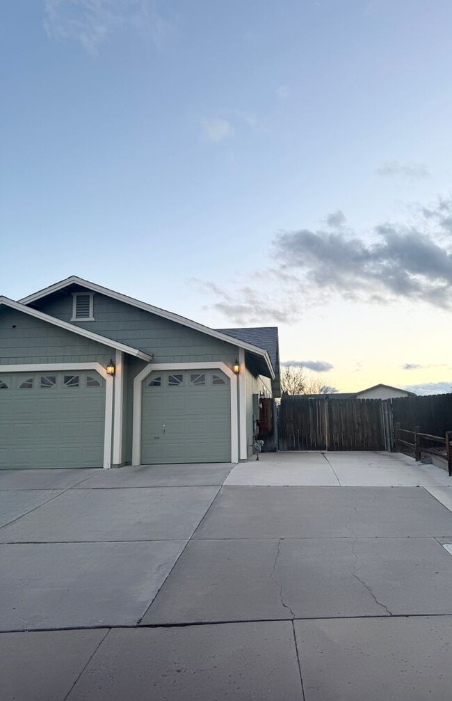 Building Photo - Charming 5 Bedroom One Story