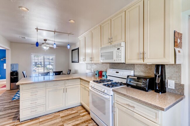 Building Photo - !!!MOVE IN SPECIAL - 50% off !!! Upgraded ...