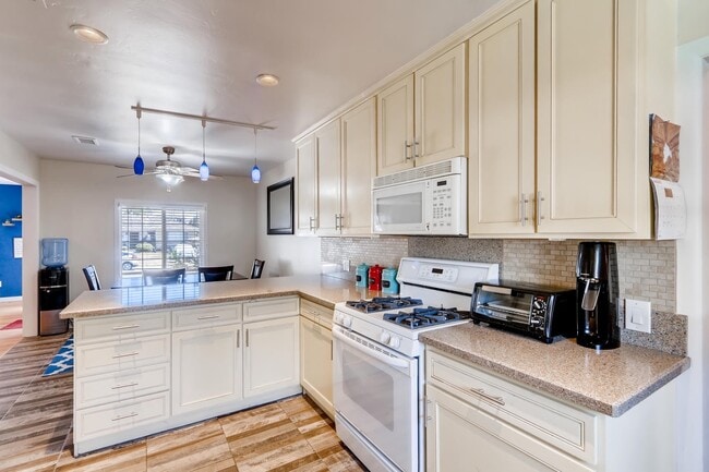 Building Photo - Upgraded 4 Bedroom/3 bath Home with Pool &...