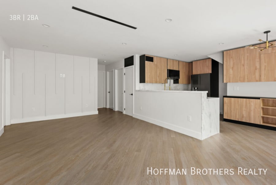 Building Photo - 1450 1/2 Crescent Heights Blvd