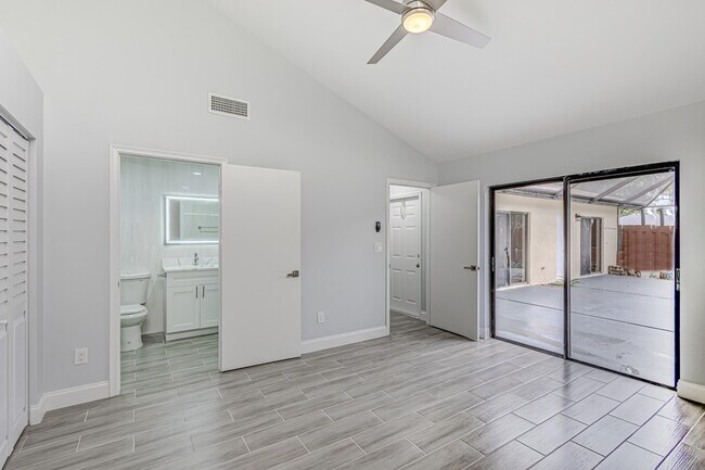 Building Photo - 1240 Summit Pl Cir
