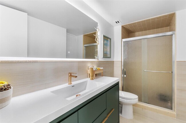 Building Photo - 5055 Collins Ave
