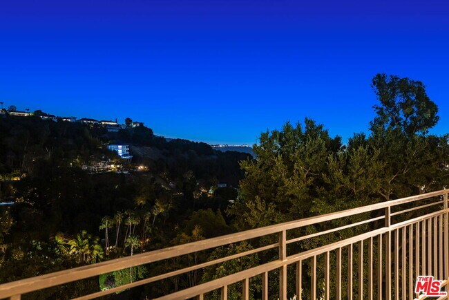 Building Photo - 2528 Carman Crest Dr