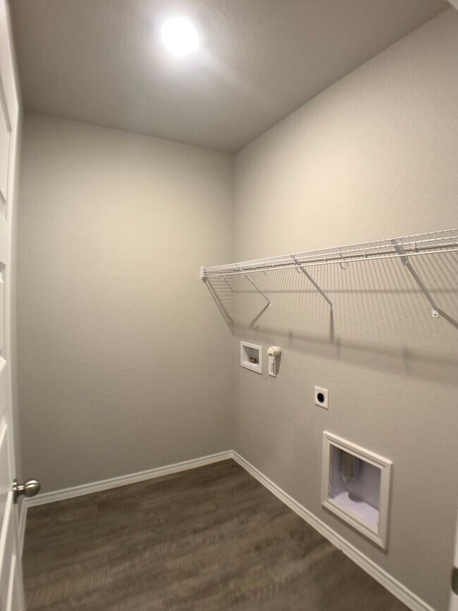 Building Photo - 3/2/2 in House Spring Valley / Luxury Vinyl Plank Through Out (NO Carpet) / Fenced in Yard / CISD...