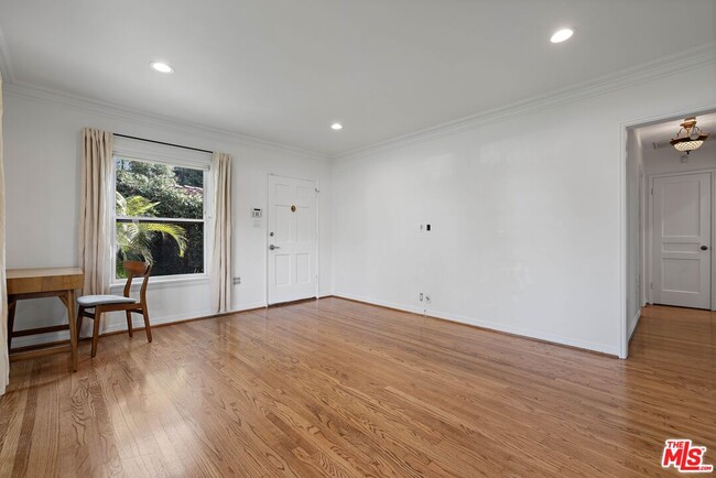 Building Photo - 8948 Burton Way