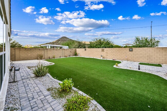 Building Photo - 2320 E Saguaro Park Ln