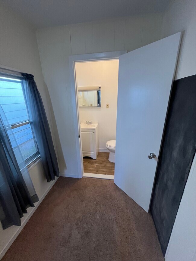 Building Photo - 420 Porter St