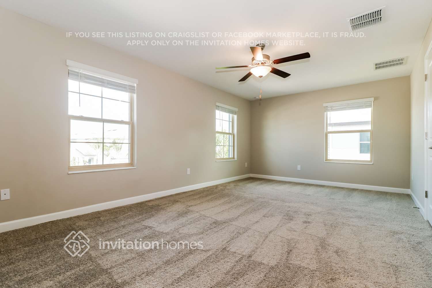 Building Photo - 2865 Coach Manors Way