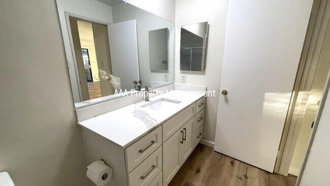 Building Photo - Walnut Creek! Beautiful remodeled 1 bedroom 1 bath location near John Muir Hospital and Heather F...