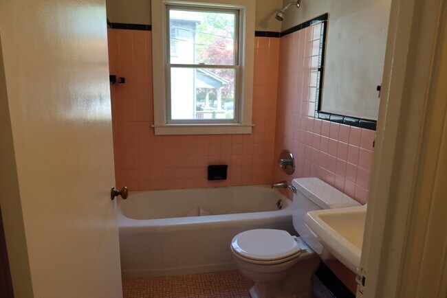 Building Photo - 71 Blake St