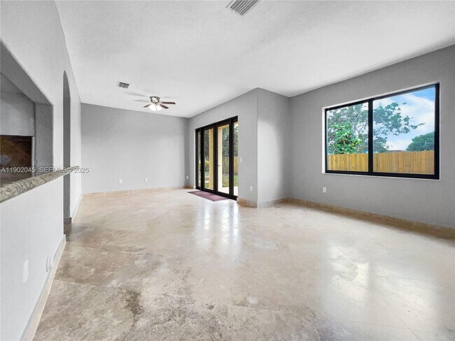 Building Photo - 1736 NE 9th Dr