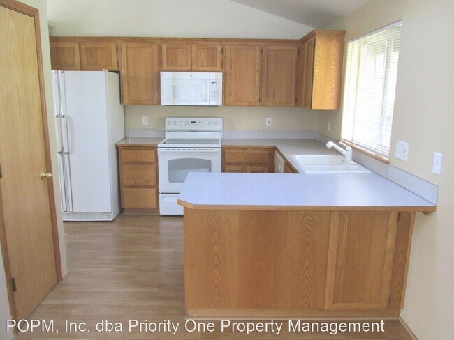 Building Photo - 3 br, 2.5 bath House - 546  SE Beavercreek...