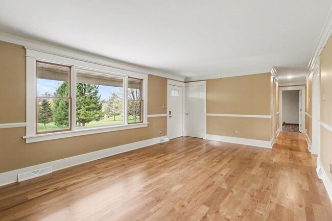 Building Photo - 303 Shed Rd