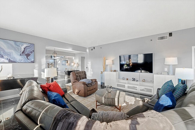 Building Photo - 275 US-20