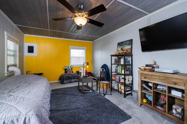 Building Photo - 415 SW Black Butte Blvd