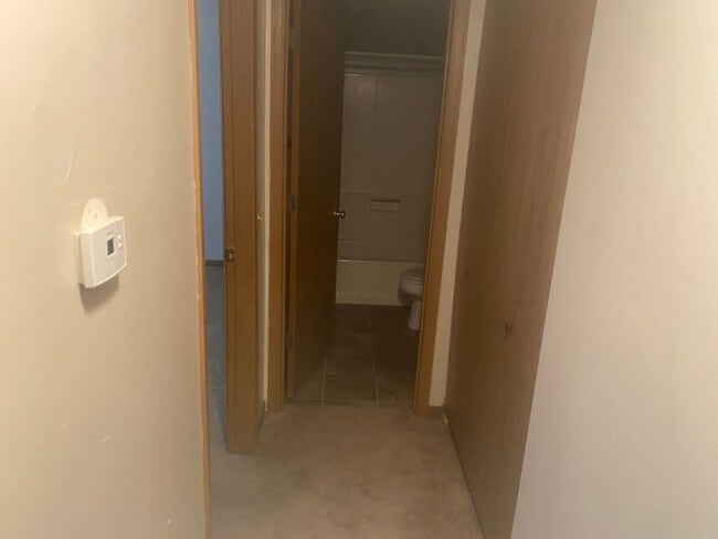 Building Photo - 612 E Madison St