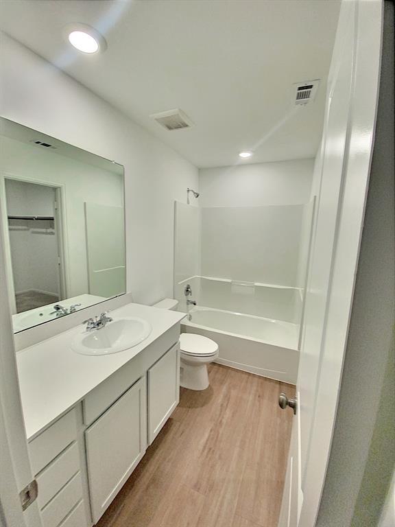 Building Photo - 21015 Longeni Dr