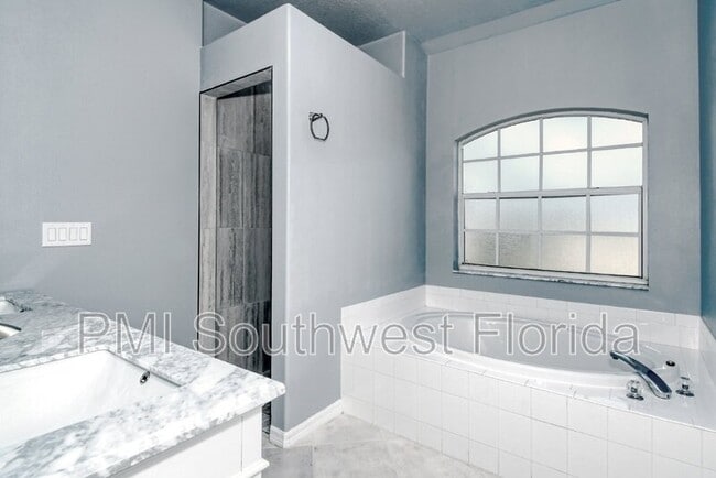 Building Photo - 607 Oak River Ct