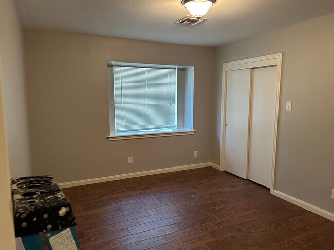 Building Photo - 1702 Maux Dr