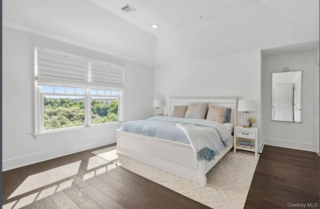 Building Photo - 34 Village Green Dr