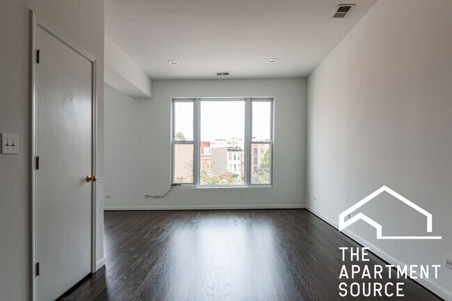 Building Photo - 3328 N Clark St