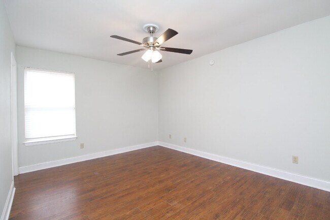 Building Photo - 4BR Ranch-Style Home off Olive Rd – Fenced Yard & Garage – Available 2/2