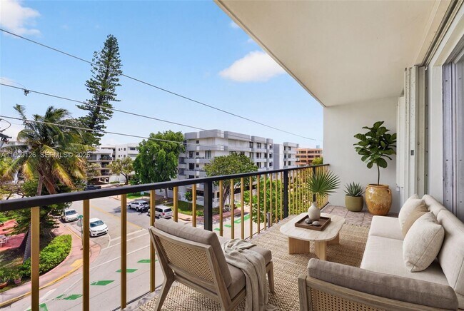 Building Photo - 8250 Byron Ave