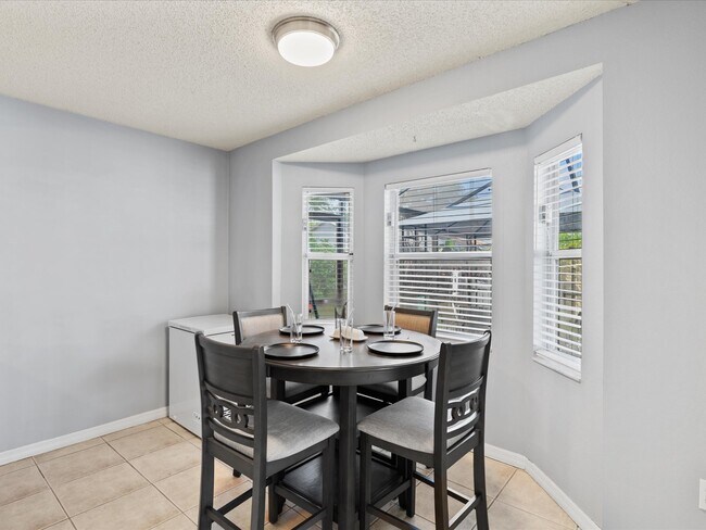 Building Photo - 5884 Milton Ave