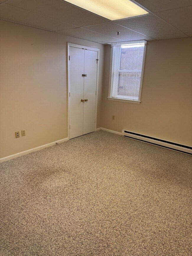Building Photo - 5 Bedroom || 3 Bathroom Home with All Util...