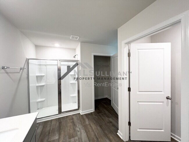 Building Photo - 2932 Egert Dr
