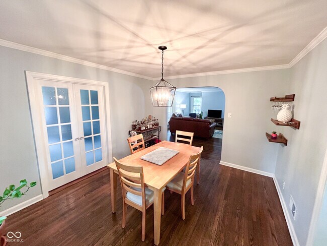 Building Photo - 5805 Norwaldo Ave