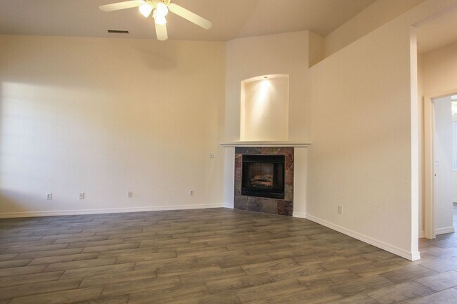 Building Photo - Prescott Valley Duplex with 2 Car Garage
