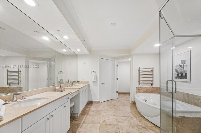 Building Photo - 20201 E Country Club Dr