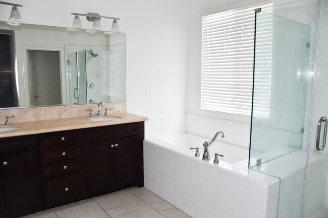 Building Photo - 3225 Donovan Ranch Rd