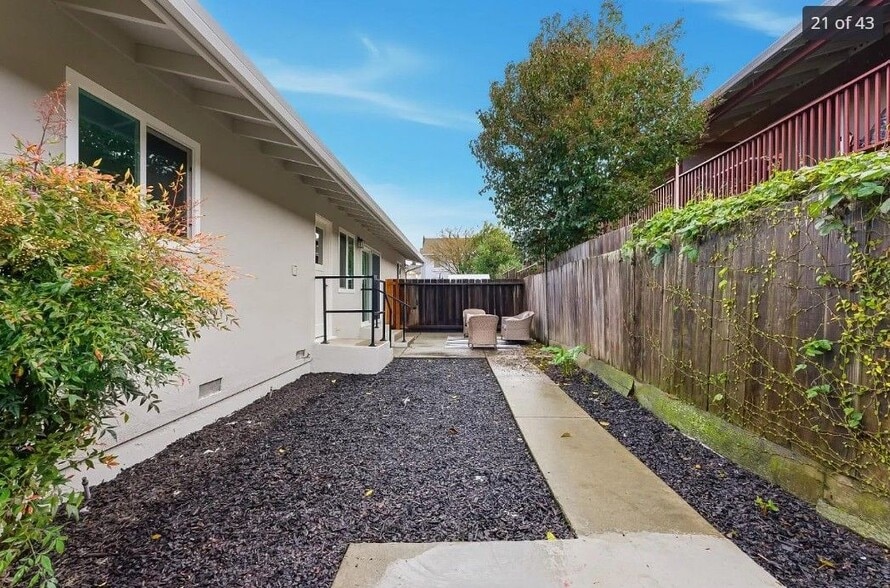 Building Photo - 446 Waddington Ave