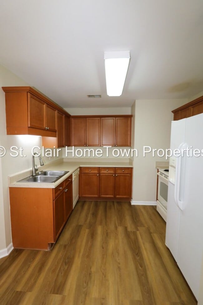 Building Photo - Family Home in Fox Hollow