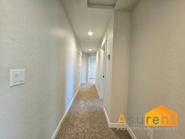 Building Photo - Newly Constructed 3 Bedroom, 2.5 bathroom SW Medford Home