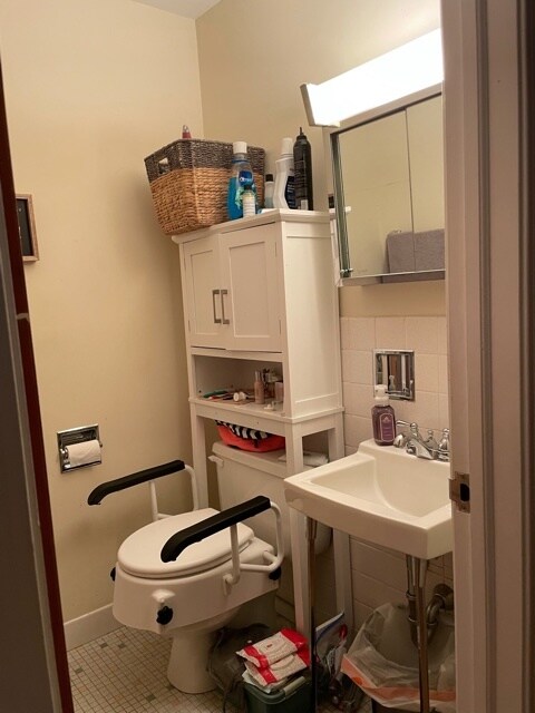 Building Photo - 215 N Ridge Ave