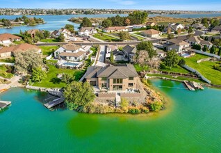 Building Photo - Stunning Large Custom Built Home On the Lake!