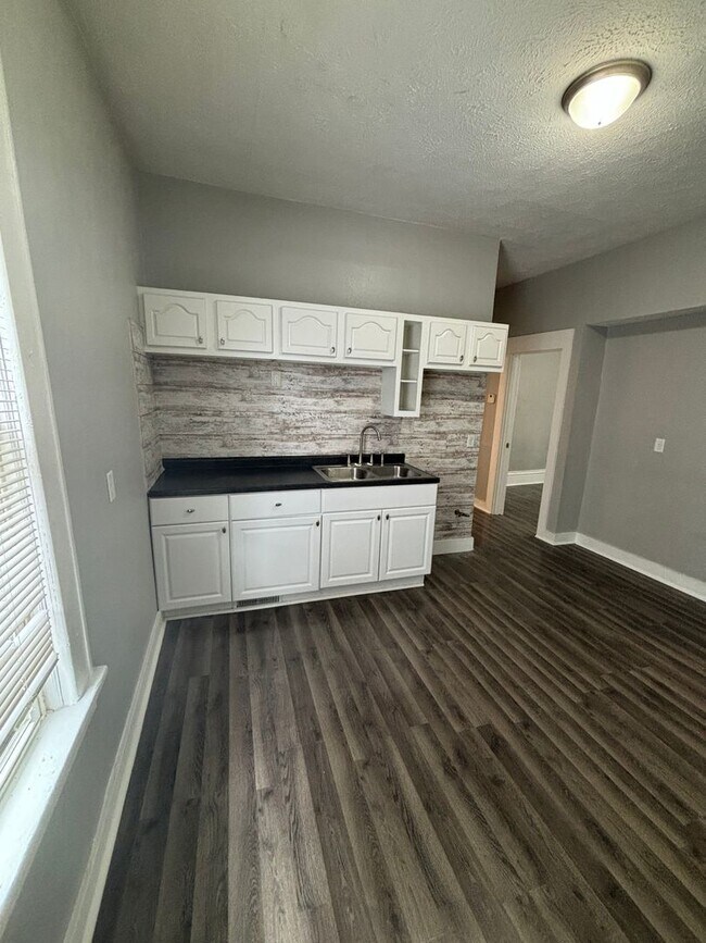 Building Photo - 2146 N 35th St