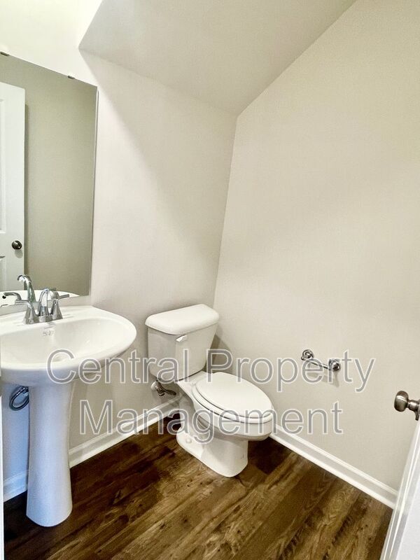 Building Photo - 123 Cillian St