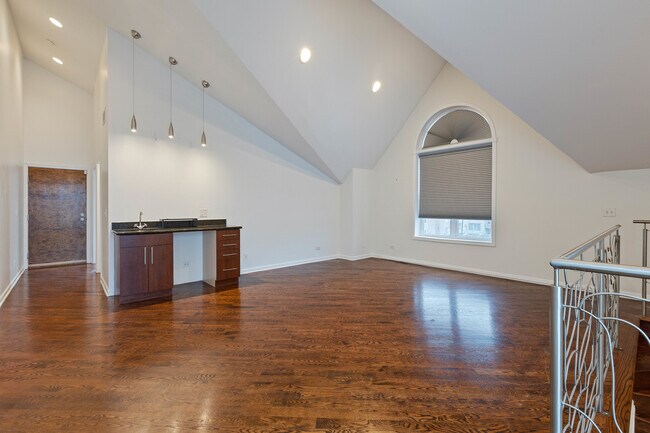 Building Photo - 4800 S St Lawrence Ave