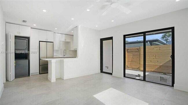 Building Photo - 1119 W Las Olas Blvd