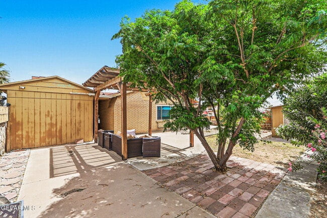 Building Photo - 513 Cardon St