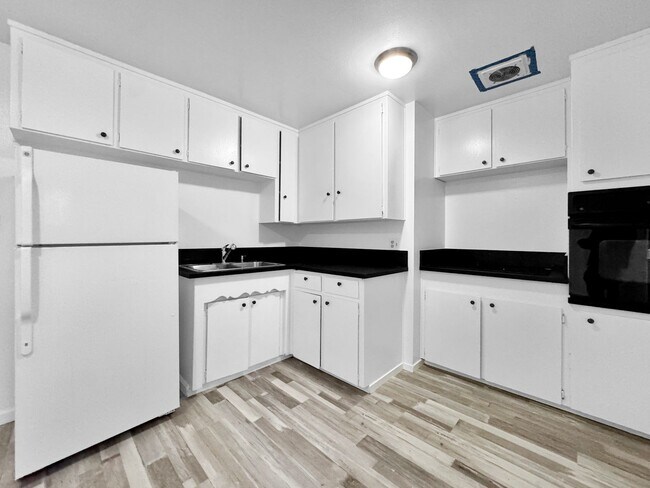 Building Photo - 2BR/1BA House w/ Fenced Yard + Garage In Carmichael