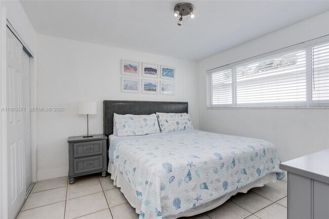 Building Photo - 906 N 13th Ave