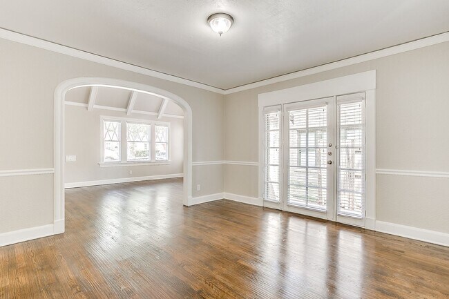 Building Photo - 3257 Greene Ave